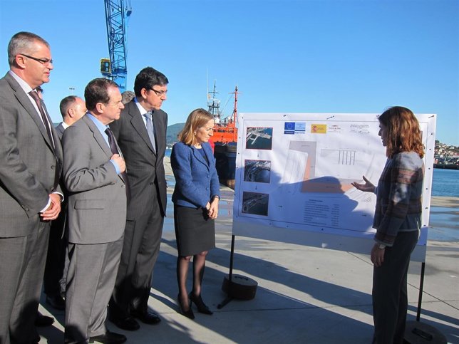 La ministra Ana Pastor en el Puerto de Vigo.