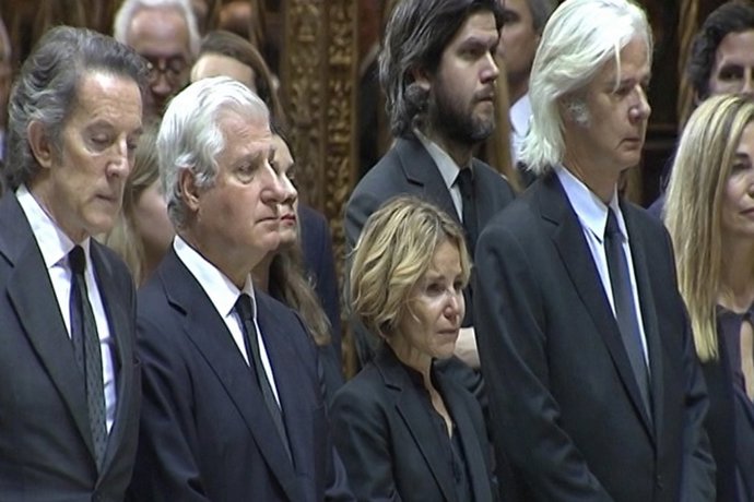 Familiares despiden a la Duquesa de Alba en Sevilla