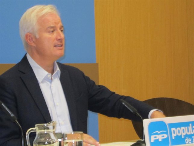 El portavoz del grupo municipal del PP, Eloy Suárez