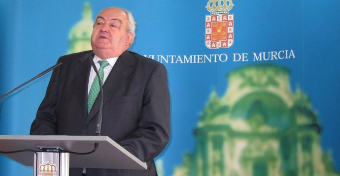 José Ros, concejal de Obras y Servicios, presenta presupuestos para 2015
