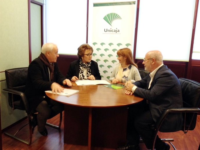 Firma de convenio entre la UNED y Unicaja