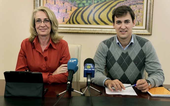 Paloma garcía Gálvez y el concejal de economia josé Miguel Muriel