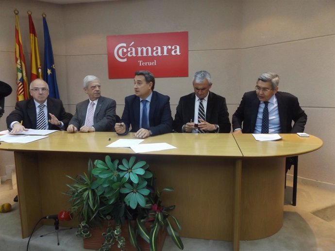 Firma del convenio de Avalia con entidades económicas de Teruel.