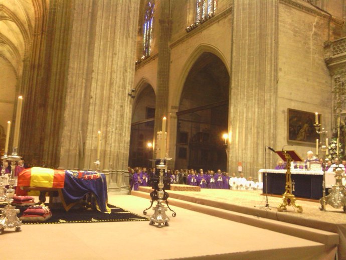 Uno de los momentos del funeral por la duquesa de Alba