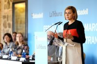 Cospedal critica que Sánchez quiera modificar la Constitución