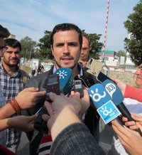 Garzón ve "sorprendente" el cambio de "táctica" del PSOE sobre el artículo 135, que fue "defendido" por Pedro Sánchez