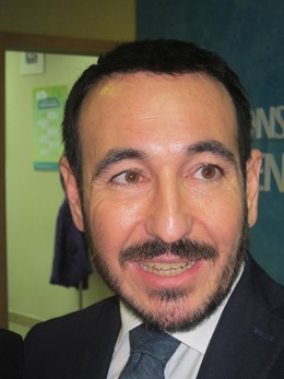 López Gil en declaraciones a los medios de comunicación en Cádiz