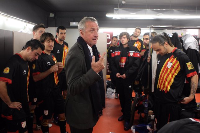 Johan Cruyff en un partido de la selección de Catalunya