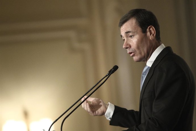 Tomás Gómez en el desayuno presentado por Chacón