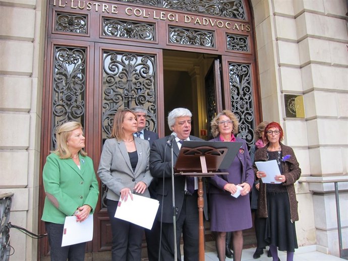 Oriol Rusca (decano del Icab) y otras integrantes del Icab