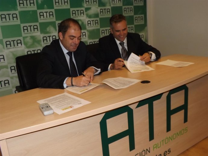 Firma del convenio entre ATA y Asociación de Profesionales del Ocio