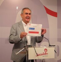 González Tovar afirma que el Gobierno regional "ha perdido completamente los papeles"