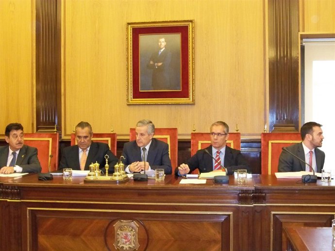 Gutiérrez (centro) durante la sesión plenaria