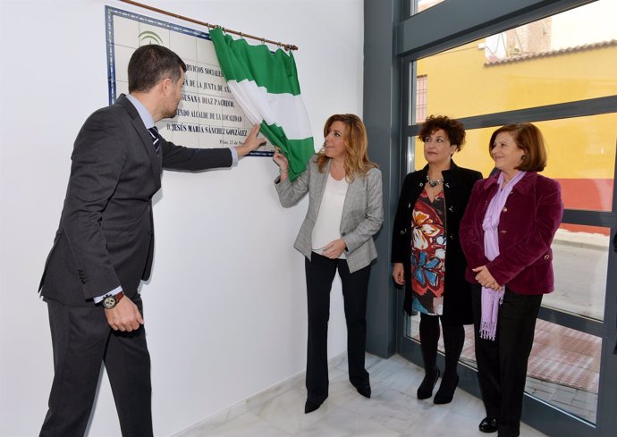 Susana Díaz inaugura un centro social en Pilas
