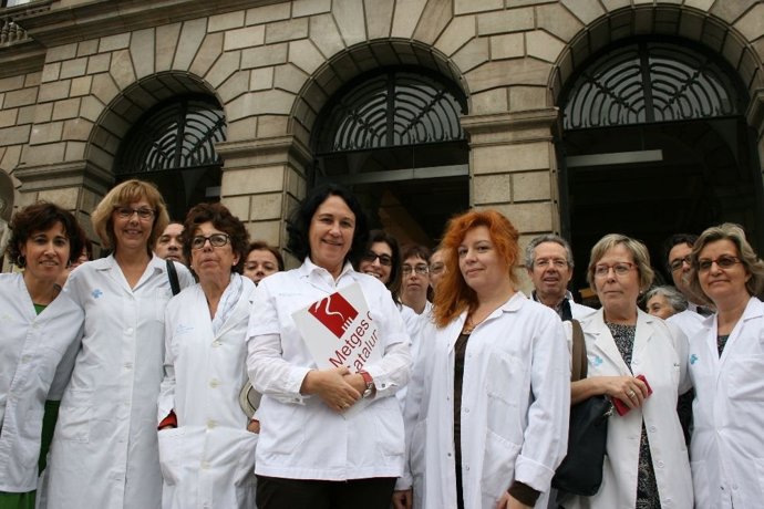 La vicepta.De MC T.Fuentelsaz y la pta.Del Sector Hospitales ICS R.Boyé