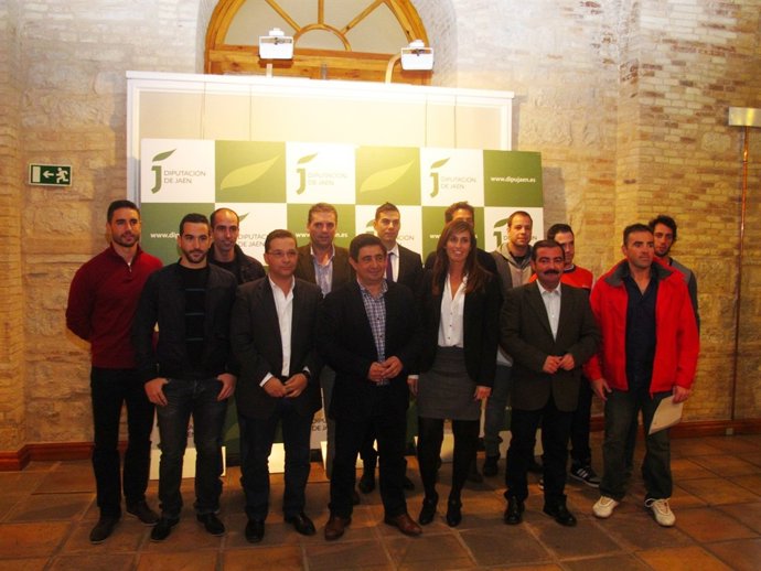 Los bomberos del Parque de Peal de Becerro toman posesión de sus puestos