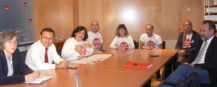 El PSOE se reúne con plataformas antidesahucios