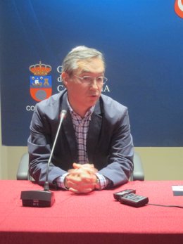 El director del Museo de Prehistoria y Arqueología de Cantabria, Roberto Ontañón
