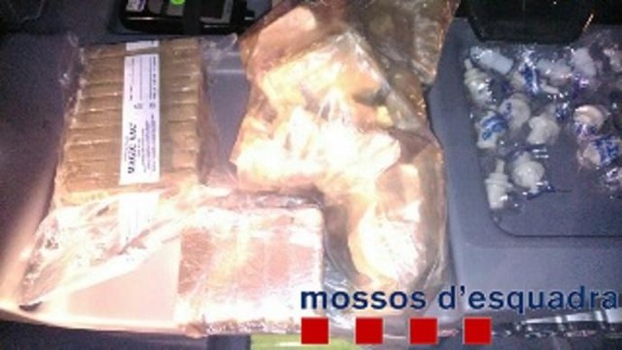 28 Piezas De Hachís Decomisadas Por Los Mossos D'esquadra