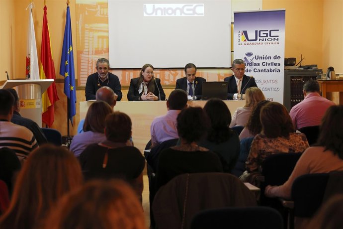 La consejera en el curso de la Unión de Guardias Civiles