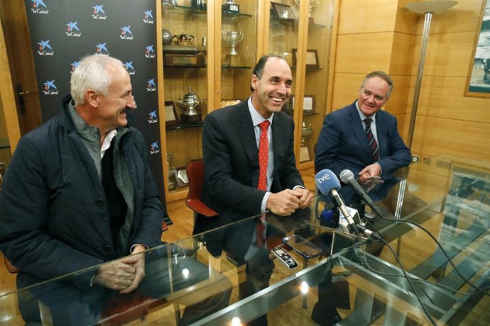 Diego formaliza la compra de acciones del Racing 