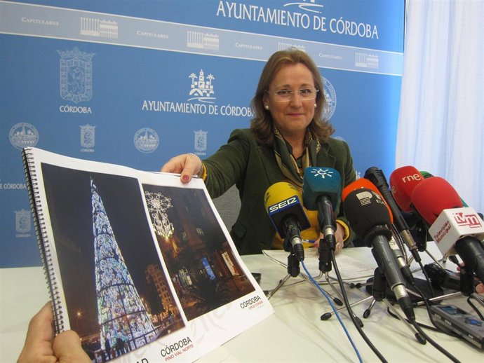 Laura Ruiz en la presentación del alumbrado