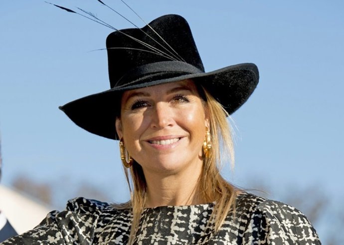 Máxima de Holanda, sonríe feliz por las buenas noticias de la salud de su padre