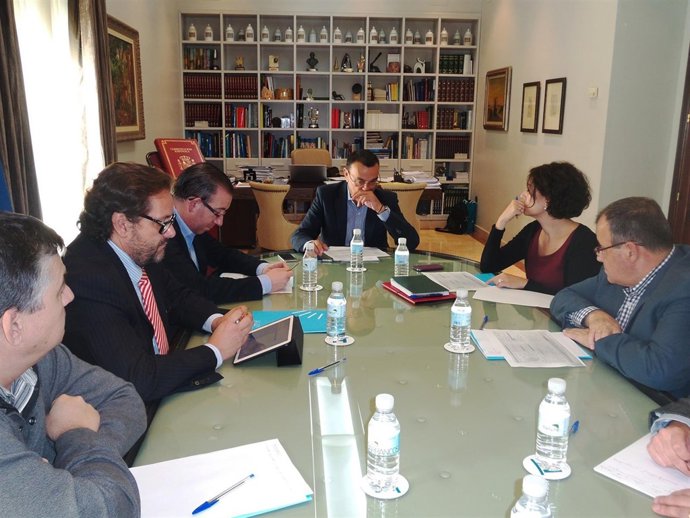 El presidente del Patronato de Turismo de Huelva, Ignacio Caraballo, en reunión.