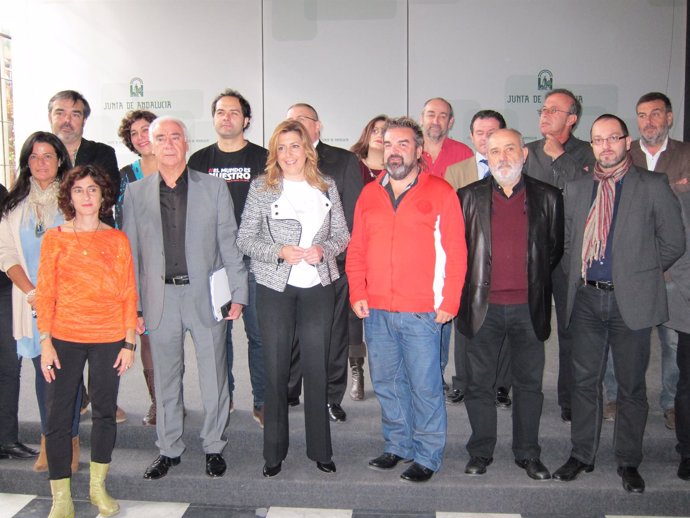 La presidenta de la Junta, Susana Díaz, con el sector audiovisual andaluz