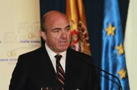 Economía.-Guindos recuerda a las empresas que quieran subir salarios que la inflación está baja y que va a bajar el IRPF