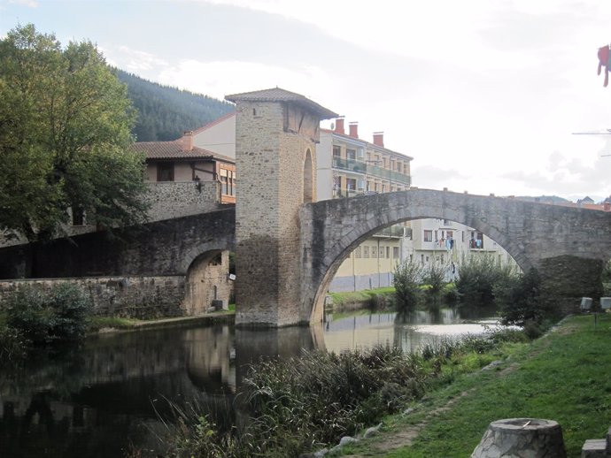 Puente medieval del siglo XV en Balmaseda