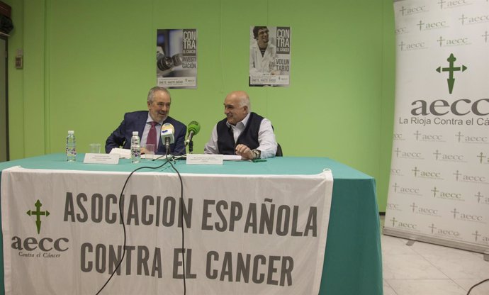El consejero Nieto explica junto al doctor Cevas cuestiones cáncer colon