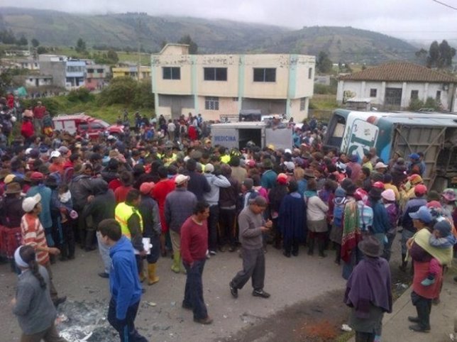 Accidente de bus en Ecuador deja 6 muertos y 58 heridos