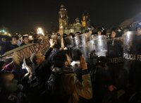 Amnistía Internacional denuncia malos tratos contra los once detenidos del Zócalo, México DF