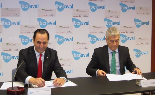 José Rolando Álvarez y Carlos Ranera firman el convenio entre Iberaval y Ceiss