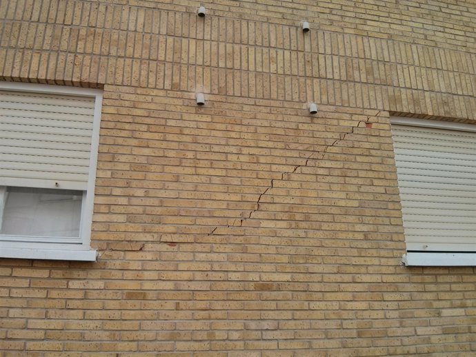 Grietas en el edificio 