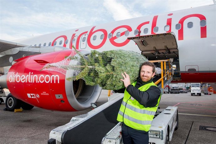 La aerolínea airberlin transporta gratis árboles de Navidad
