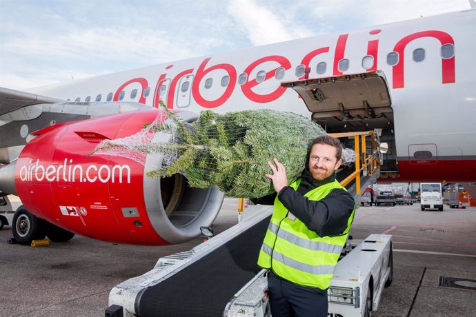 La aerolínea airberlin transporta gratis árboles de Navidad