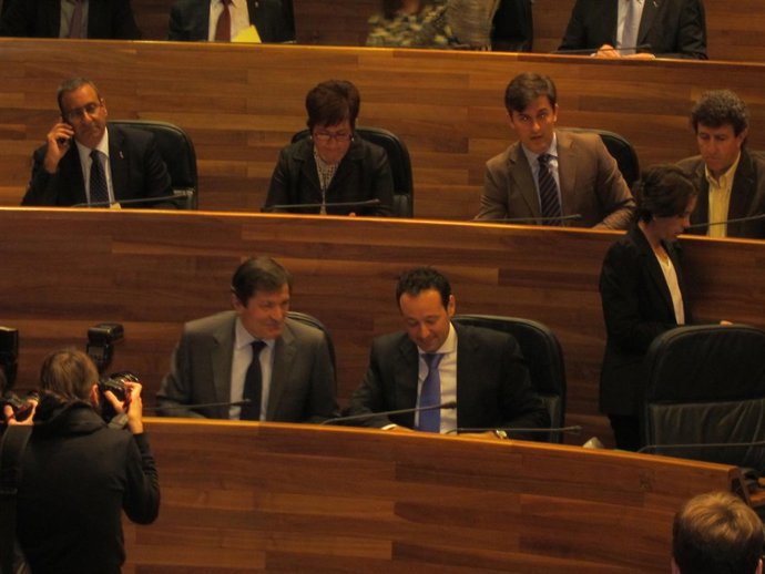 Javier Fernández, presidente del Principado de Asturias, y Guillermo Martínez