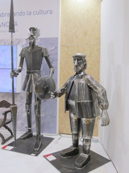 Esculturas dedicadas al Quijote en el expositor de C-LM en Intur