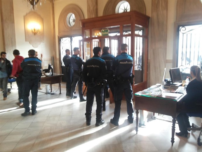 Ayuntamiento de Ferrol y furtivos 