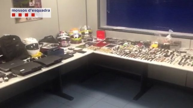 Tres detenidos por 12 robos en pisos