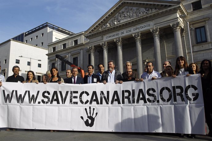Paulino Rivero asiste a un acto contra las prospecciones petrolíferas en Canaria
