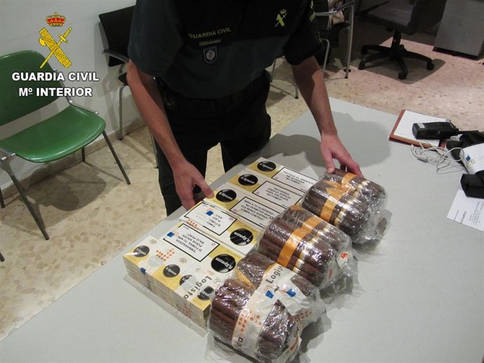 Paquetes de tabaco intervenidos en aeropuerto de Manises