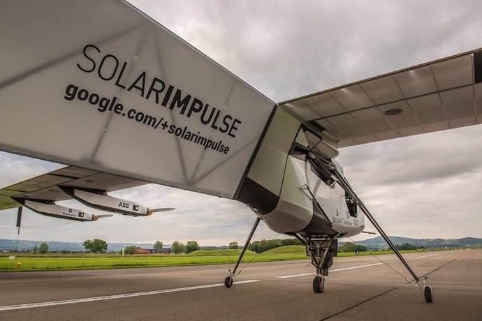 Avión 'Solar Impulse2', dará la vuelta al mundo en 2015 sin combustibles fósiles