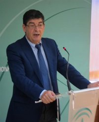 Valderas ve "muy cortito" el programa económico de Podemos