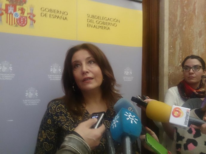 Crespo atiende a los periodistas en Almería