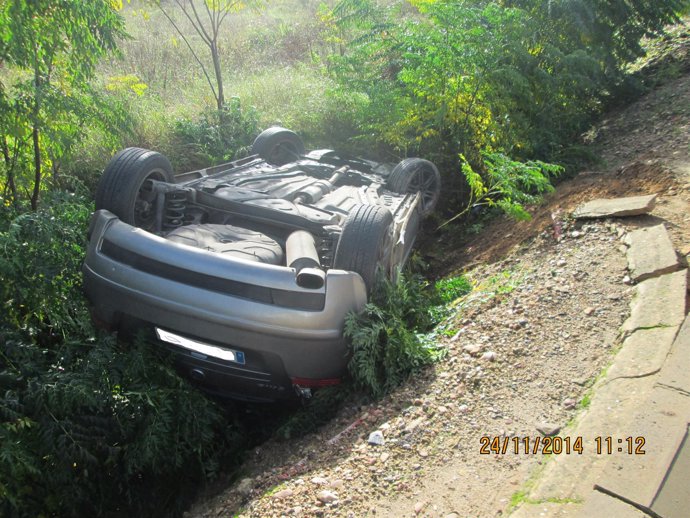 Coche volcado