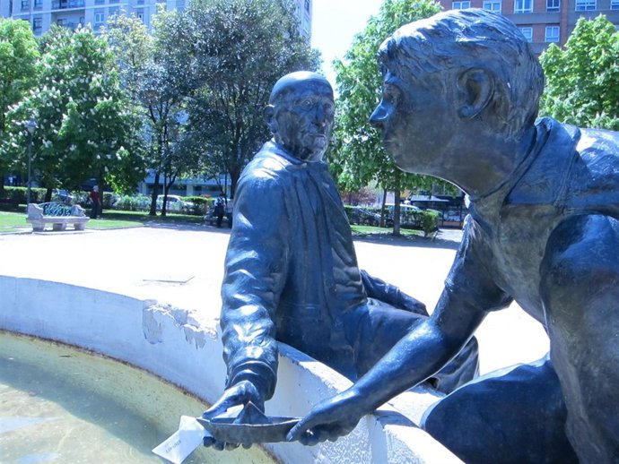 Escultura de Jorge Guillén en la Plaza de Poniente de Valladolid 