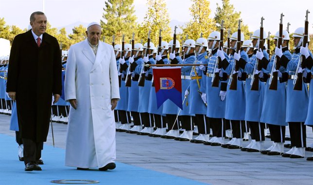 El Papa Francisco durante su visita a Turquía con Erdogan